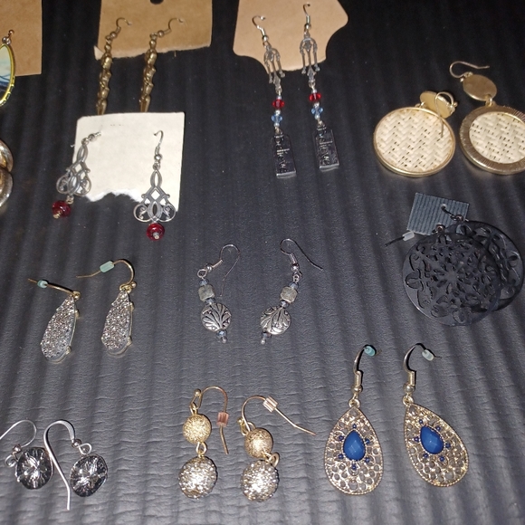 Earrings - Picture 4 of 6